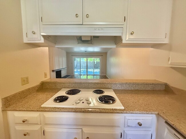 Building Photo - 604 Radcliffe Dr