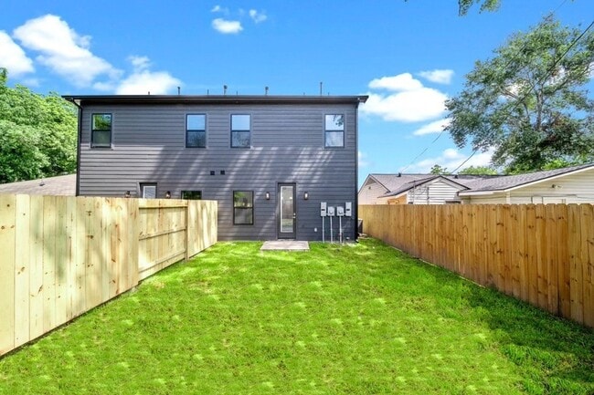 Building Photo - 4930 Chennault Rd