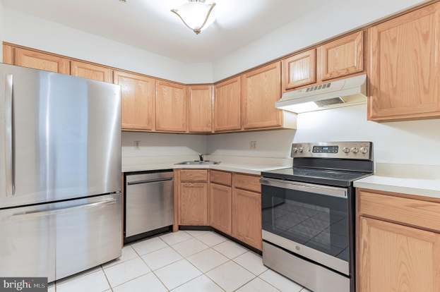 Building Photo - 1346 Chanticleer-