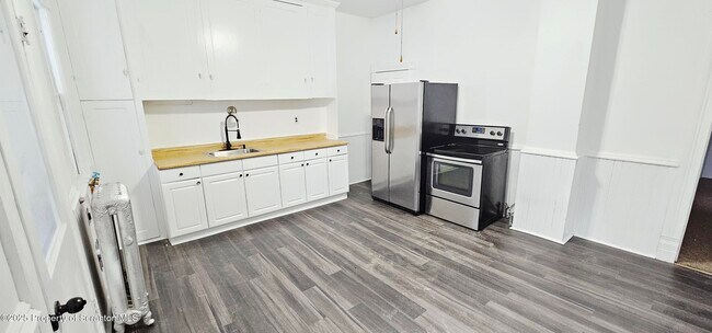 Building Photo - 128 S Rebecca Ave