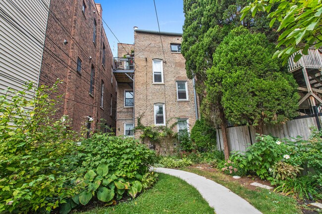 Building Photo - 1903 W Evergreen Ave