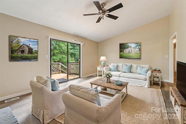 Building Photo - 2301 Wishbone Dr