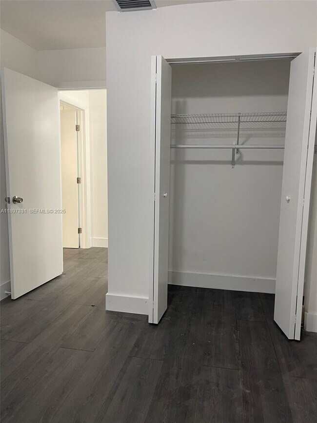 Building Photo - 1842 Madison St