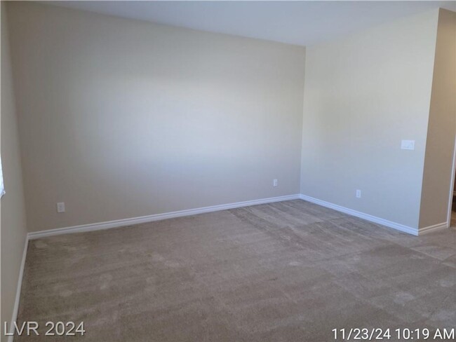 Building Photo - 3-BEDROOM TOWNHOME IN GATED NORTH LAS VEGA...