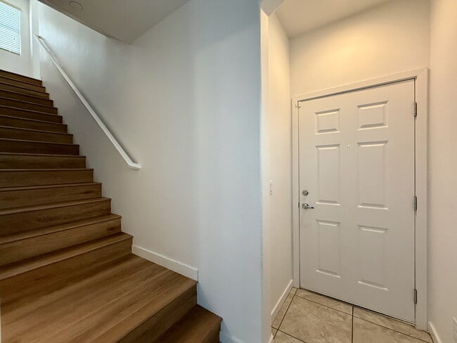 Building Photo - 4 BED, 2.5 BATH, 2 CAR-GARAGE, TWO-STORY, SINGLE FAMILY HOME FOR