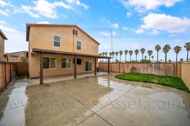 Building Photo - Beautiful Two Story Home 3 bed/2.5 Bath Located In Quiet Cul De Sac In Lake Elsinore!