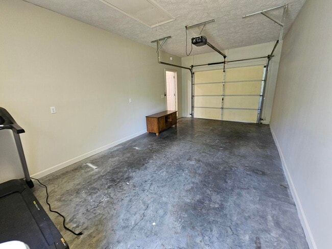 Building Photo - 8638 Reedy Creek Rd