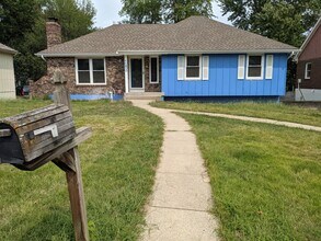 Building Photo - Recently updated Raytown single family home