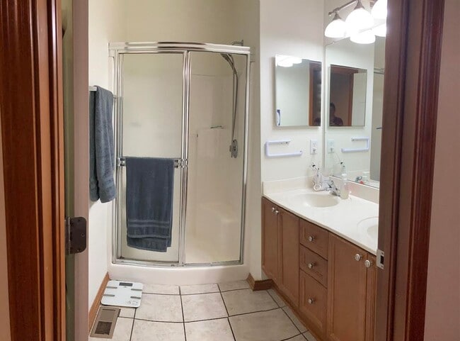 Building Photo - 521 Radcliff Dr