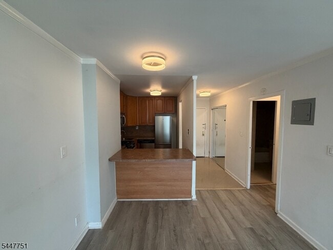 Building Photo - 285 Aycrigg Ave