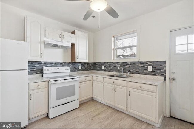 Building Photo - 6133 Reedland St