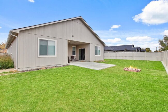 Building Photo - 2213 E Elm Grove Dr