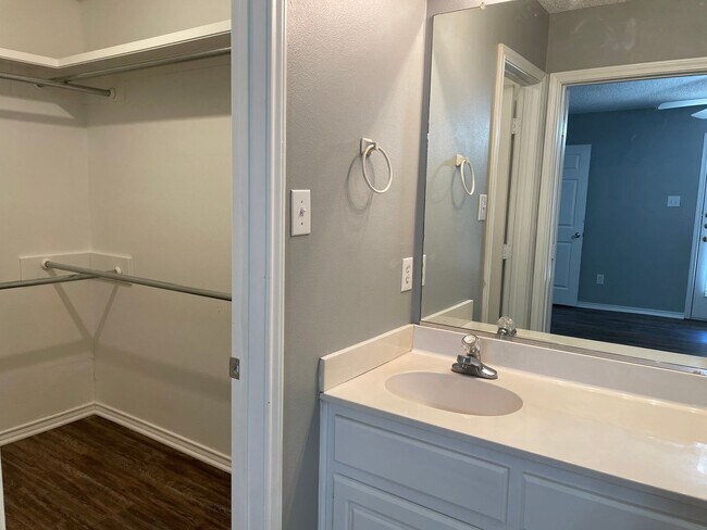 Building Photo - 2330 78th St