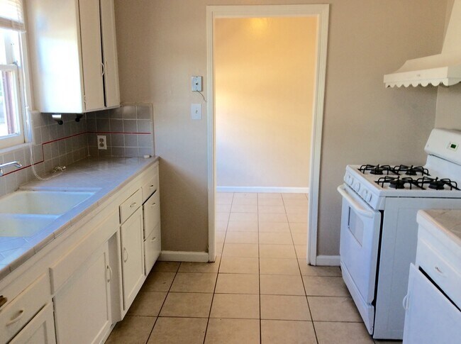 Building Photo - 2516 Ashby St