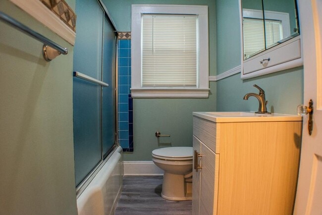 Building Photo - 1245 S Hawthorne Rd