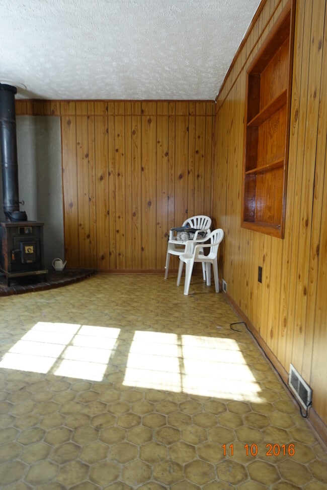 Building Photo - NO SHOWINGS UNTIL FEBRUARY 23, 2024