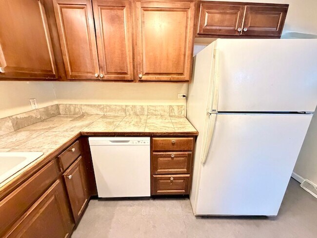 Building Photo - Ideal For Student Housing