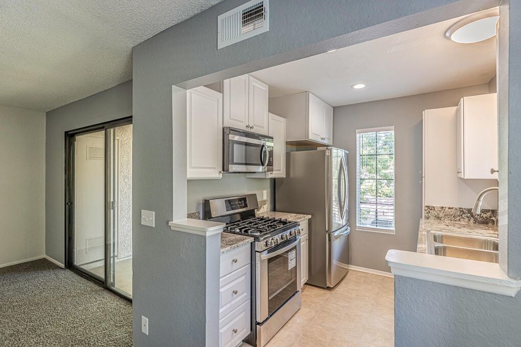 Building Photo - 2554 Olive Dr