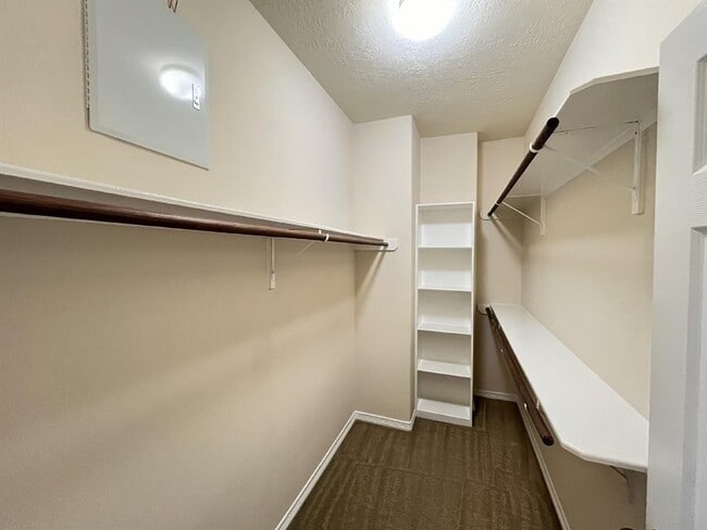 Building Photo - 7814 Stoneyway Dr