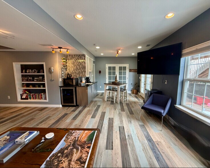Building Photo - 8610 Zircon Way