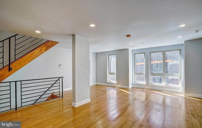 Building Photo - 1249 N 17th St