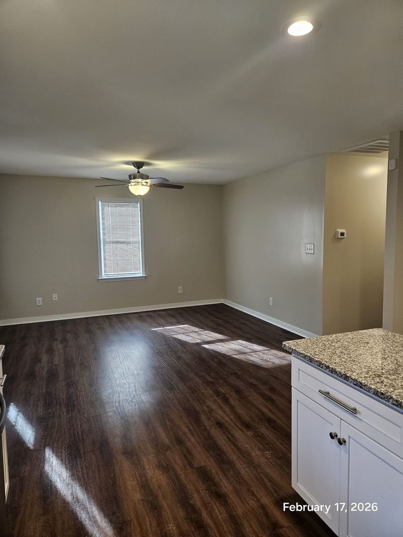 Building Photo - 2005 Dublin St