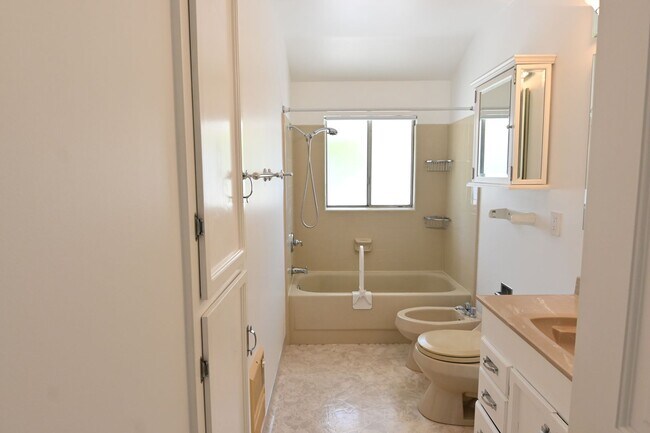 Building Photo - West SJ Beauty, Pool & Spa, 2 bed, 2 bath, 2 car garage single family home available soon!