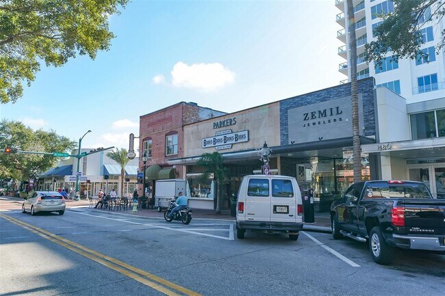 Building Photo - 1127 S Osprey Ave