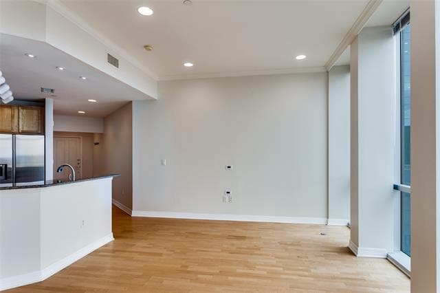 Building Photo - 500 Throckmorton St