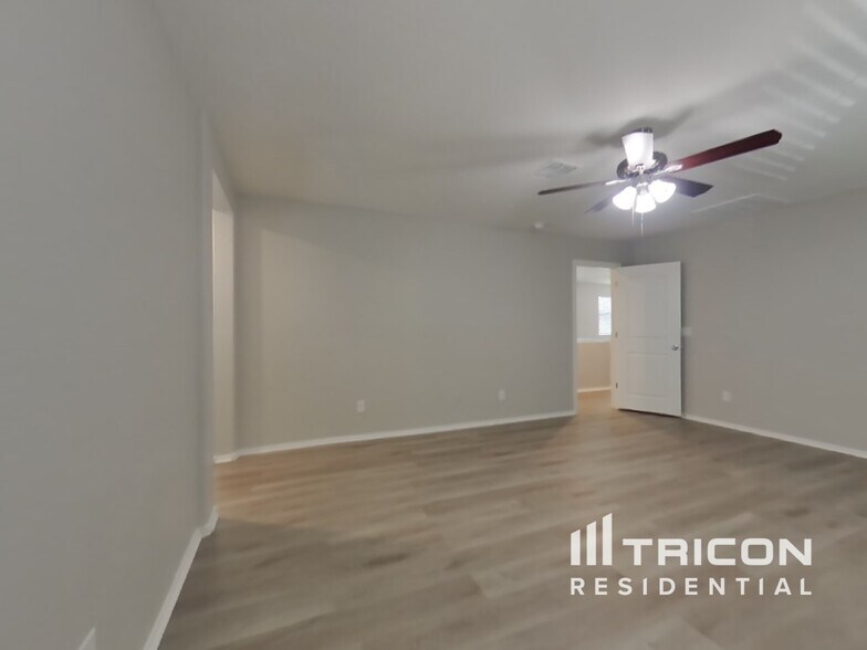 Building Photo - 16562 W Sierra St
