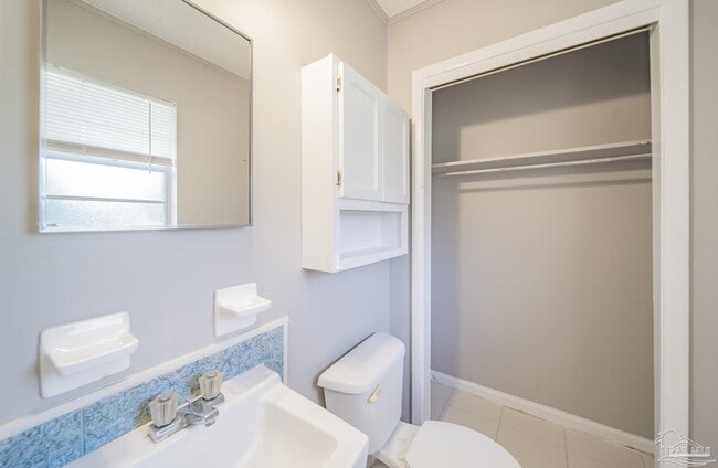 Building Photo - 7010 E Oakfield Rd