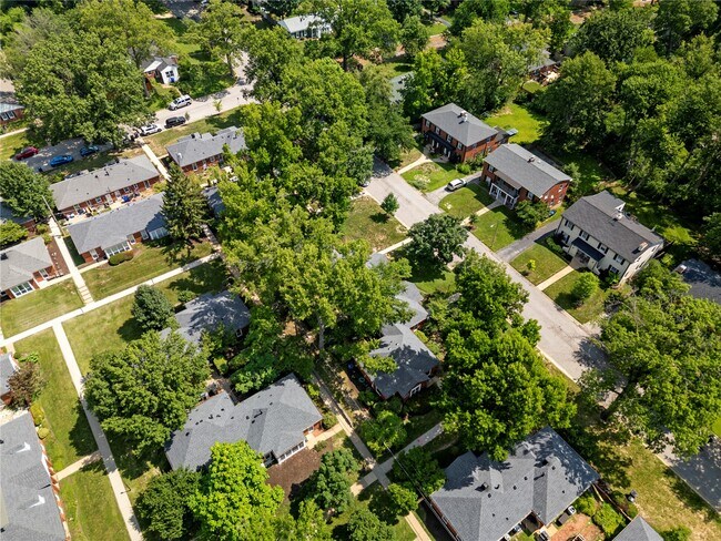 Building Photo - 725 Berick Dr