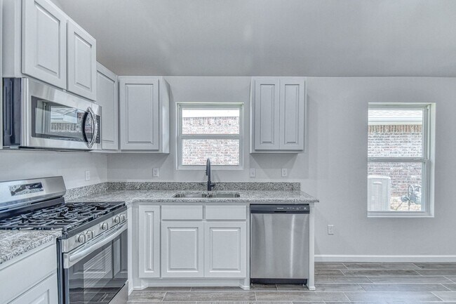 Building Photo - 928 Varenna Ct