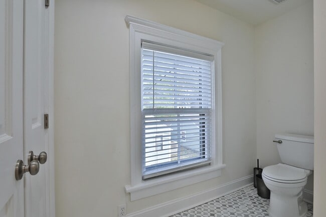 Building Photo - 398 W 5th Ave