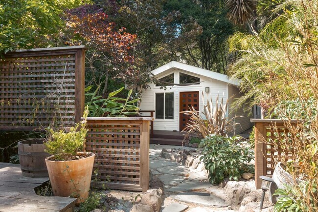 Building Photo - 101 Endlich Dr