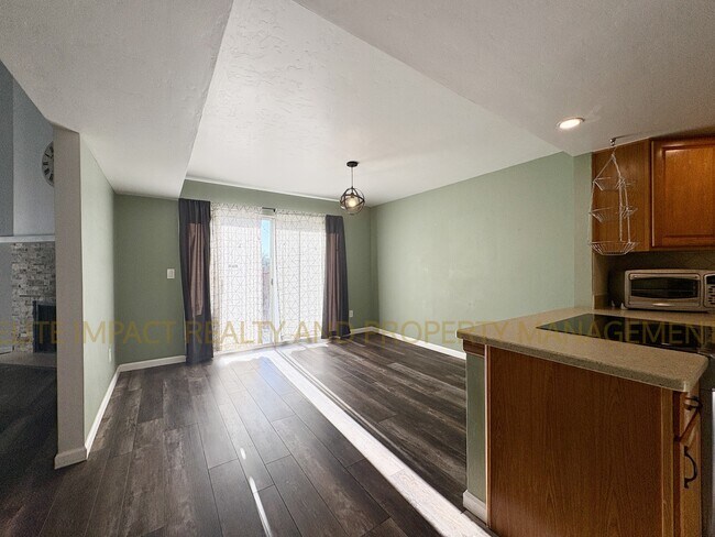 Building Photo - 1981 N Terraza de la Cienega