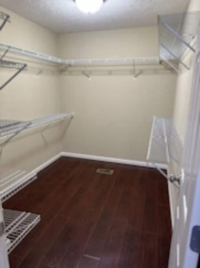 Building Photo - 3 Bedroom with Garage! HOA PAID!