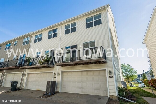 Building Photo - TONS OF SPACE!! 4 Bedroom, 3.5 Bath Townhome in Johnston