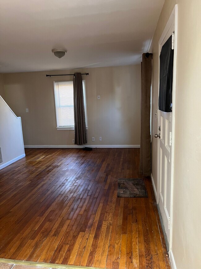 Building Photo - 119 Dupont Pl