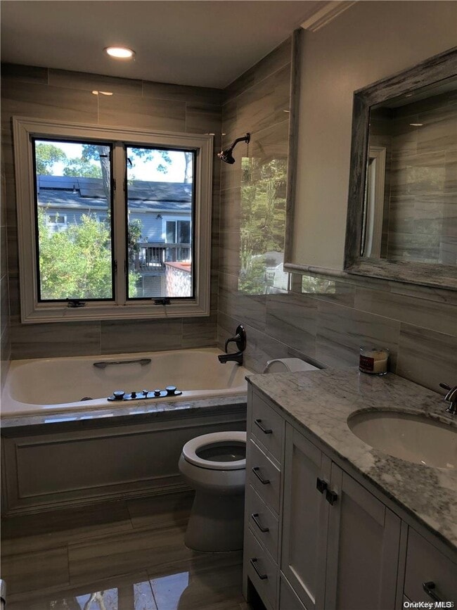 Building Photo - 1671 Claas Ave