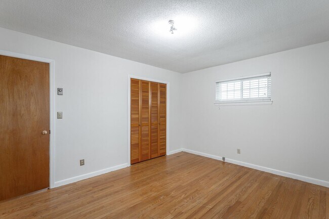 Building Photo - 3 Bedroom · 2 Bath Home in East Brainerd N...