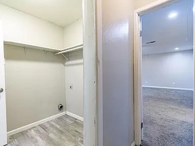 Building Photo - 4634 Fordham St