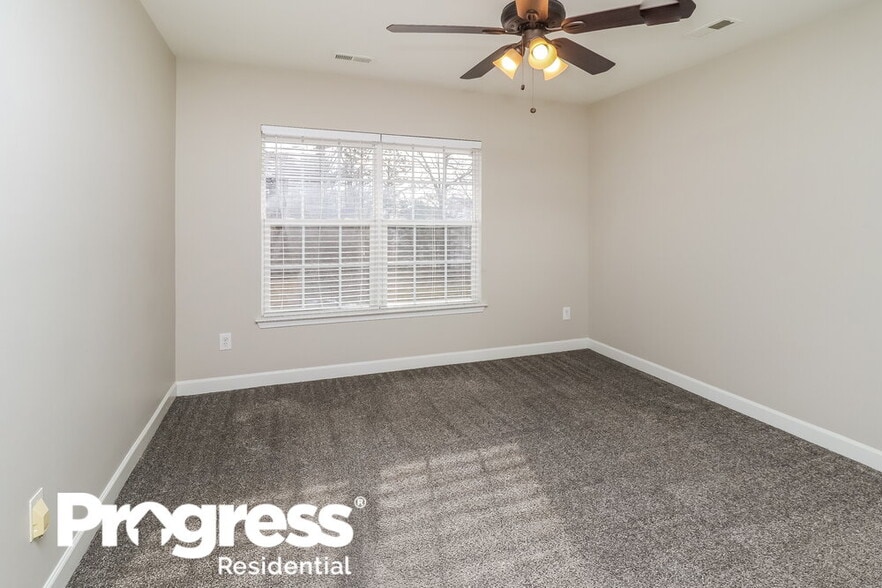 Building Photo - 234 Kendra Dr SW