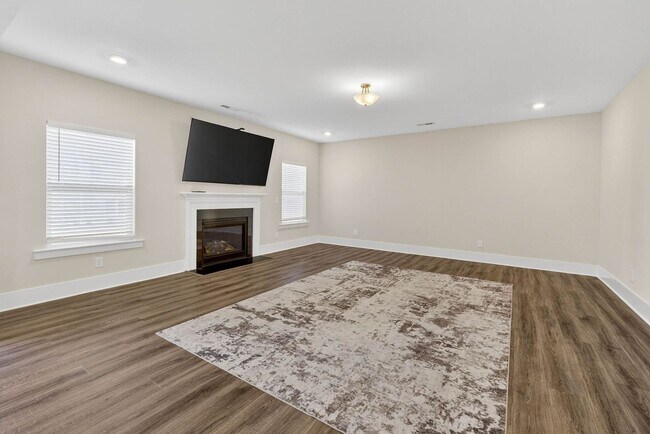 Building Photo - Spacious 5-Bedroom Home in Arlington Meadows!
