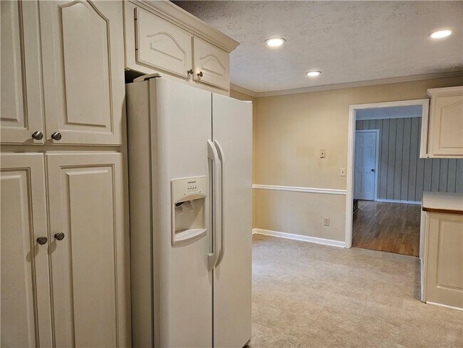 Building Photo - 395 Monivea Ln