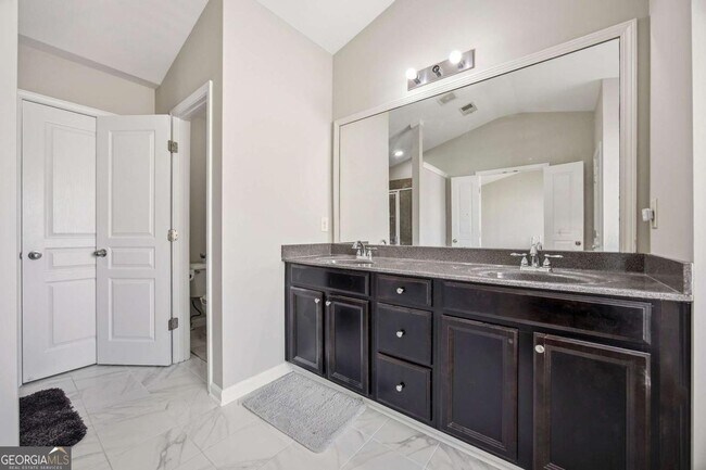 Building Photo - 2605 Runnymede Ct