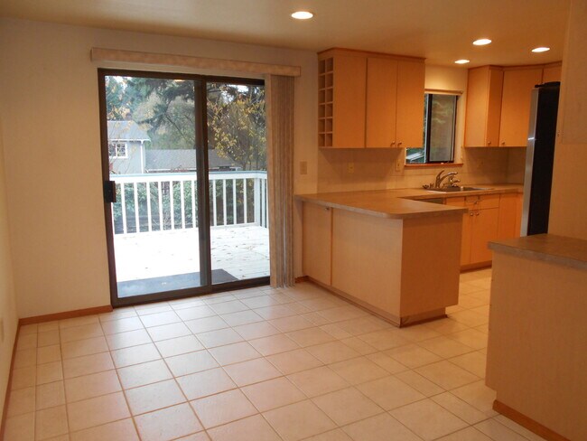 Building Photo - 4 Bedroom, 2 bathrom Split-Level Home In Quiet Ferndale Naighborhood