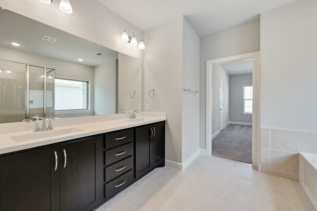 Building Photo - 14421 Walsh Ave