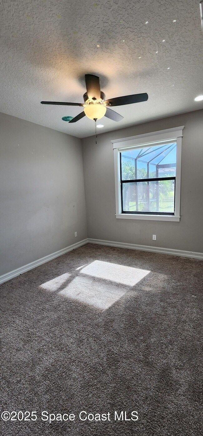 Building Photo - 3003 Trasona Dr