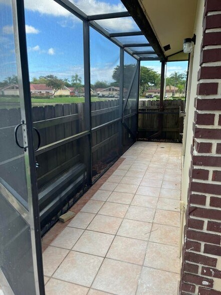 Building Photo - 4423 Woodstock Dr